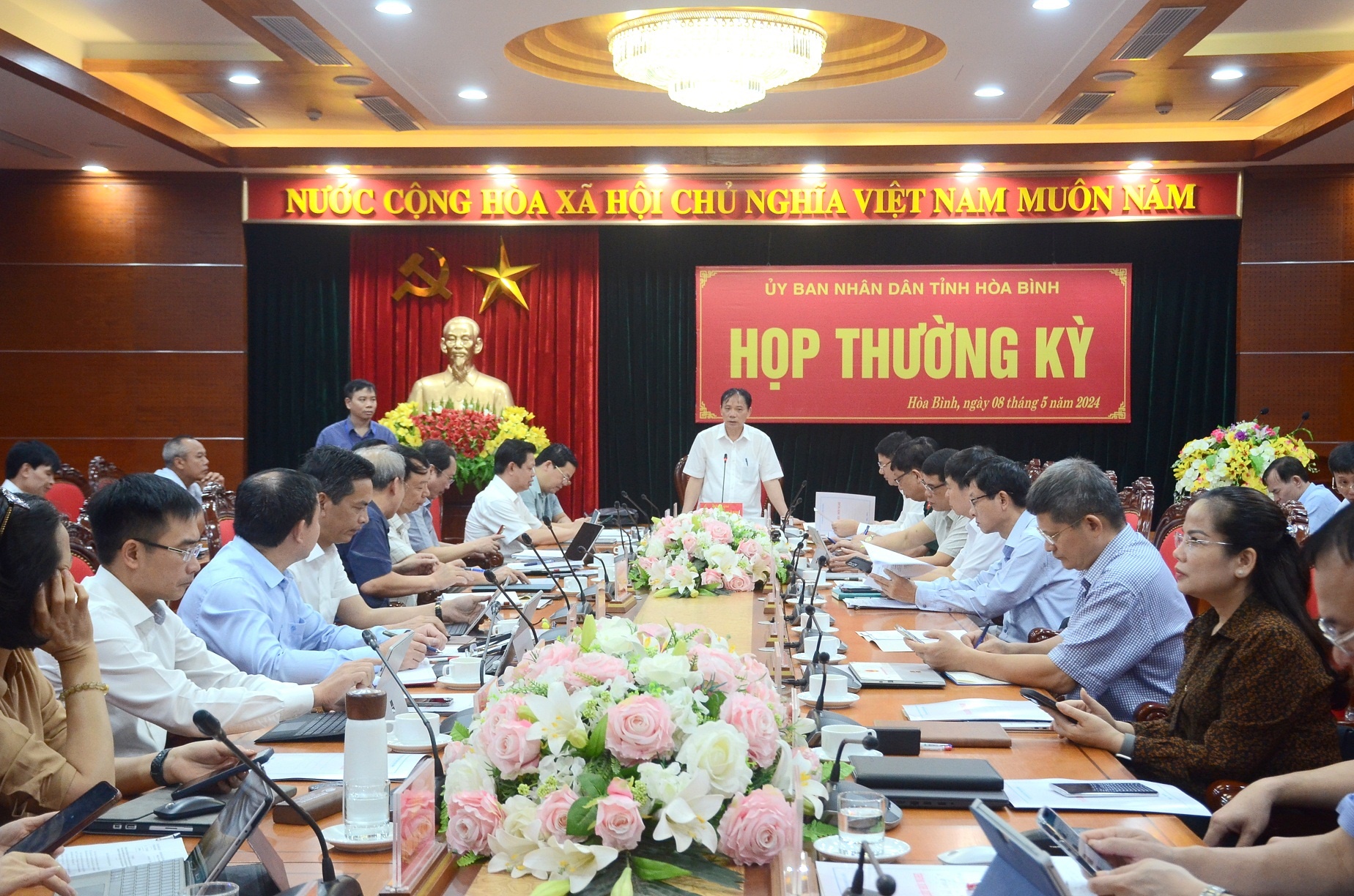 Đồng chí Bùi Văn Khánh, Chủ tịch UBND tỉnh phát biểu kết luận hội nghị